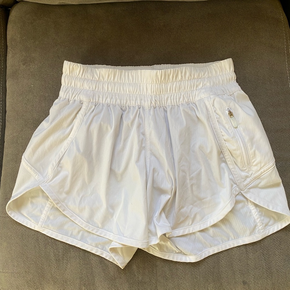 White Lululemon tracker low rise 4”
